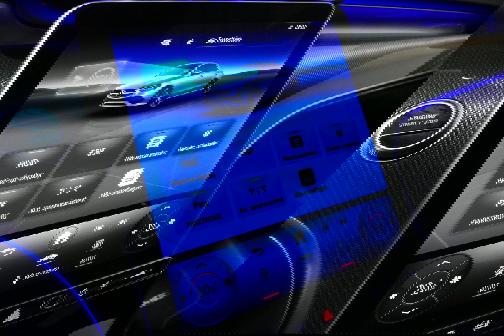 Mercedes-Benz C-Klasse 300 e AMG Line / C63s AMG Diffuser / Panamericana Grill / Panoramadak / Elektr. verstelbare voorstoelen + memory / Head-up Display / Ambienteverlichting Premium / Stoelverwarming / Apple Carplay - Android Auto / Rondomzichtcamera / 20'' LMV / LED High Per