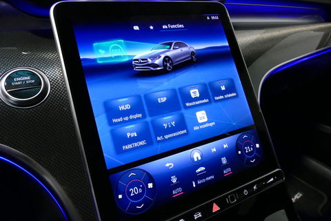Mercedes-Benz C-Klasse 300 e AMG Line / C63s AMG Diffuser / Panamericana Grill / Panoramadak / Elektr. verstelbare voorstoelen + memory / Head-up Display / Ambienteverlichting Premium / Stoelverwarming / Apple Carplay - Android Auto / Rondomzichtcamera / 20'' LMV / LED High Per