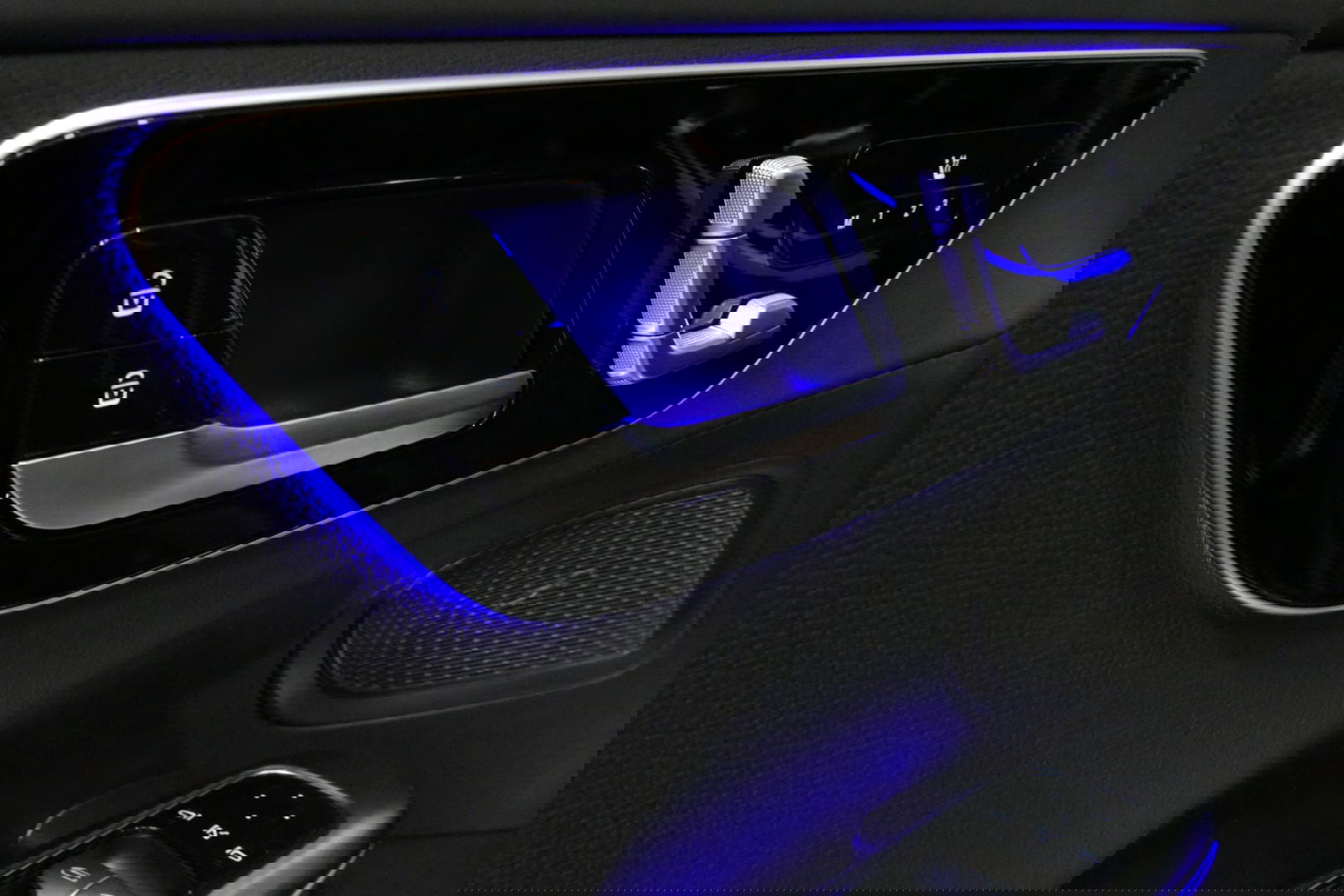 Mercedes-Benz C-Klasse 300 e AMG Line / C63s AMG Diffuser / Panamericana Grill / Panoramadak / Elektr. verstelbare voorstoelen + memory / Head-up Display / Ambienteverlichting Premium / Stoelverwarming / Apple Carplay - Android Auto / Rondomzichtcamera / 20'' LMV / LED High Per