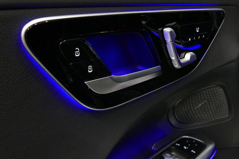 Mercedes-Benz C-Klasse 300 e AMG Line / C63s AMG Diffuser / Panamericana Grill / Panoramadak / Elektr. verstelbare voorstoelen + memory / Head-up Display / Ambienteverlichting Premium / Stoelverwarming / Apple Carplay - Android Auto / Rondomzichtcamera / 20'' LMV / LED High Per