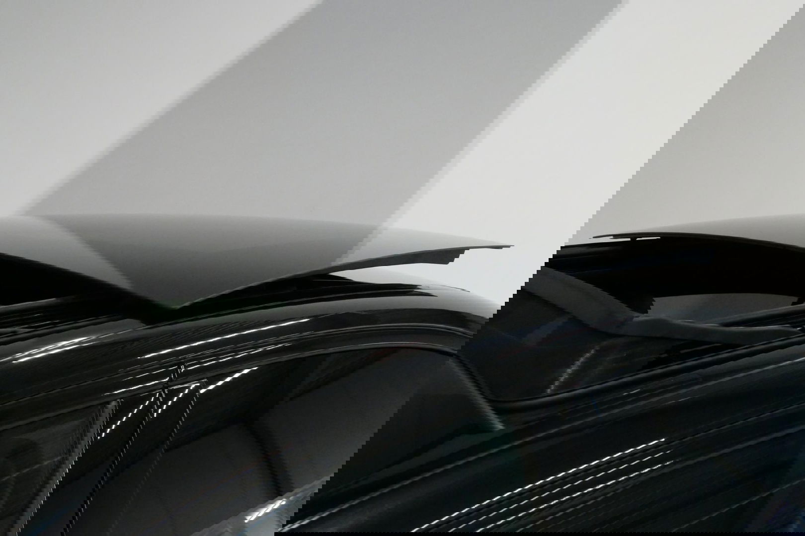 Mercedes-Benz C-Klasse 300 e AMG Line / C63s AMG Diffuser / Panamericana Grill / Panoramadak / Elektr. verstelbare voorstoelen + memory / Head-up Display / Ambienteverlichting Premium / Stoelverwarming / Apple Carplay - Android Auto / Rondomzichtcamera / 20'' LMV / LED High Per