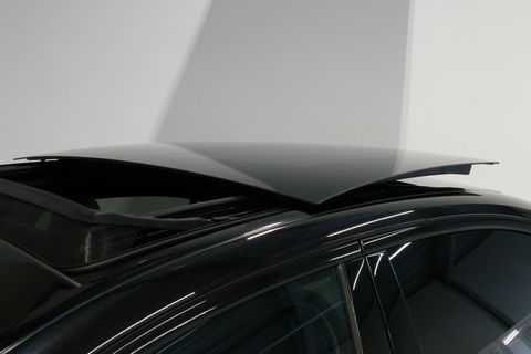 Mercedes-Benz C-Klasse 300 e AMG Line / C63s AMG Diffuser / Panamericana Grill / Panoramadak / Elektr. verstelbare voorstoelen + memory / Head-up Display / Ambienteverlichting Premium / Stoelverwarming / Apple Carplay - Android Auto / Rondomzichtcamera / 20'' LMV / LED High Per