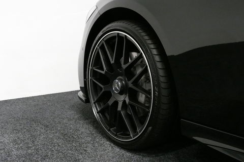 Mercedes-Benz C-Klasse 300 e AMG Line / C63s AMG Diffuser / Panamericana Grill / Panoramadak / Elektr. verstelbare voorstoelen + memory / Head-up Display / Ambienteverlichting Premium / Stoelverwarming / Apple Carplay - Android Auto / Rondomzichtcamera / 20'' LMV / LED High Per