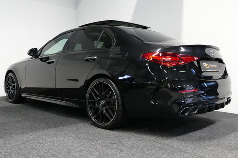 Mercedes-Benz C-Klasse 300 e AMG Line / C63s AMG Diffuser / Panamericana Grill / Panoramadak / Elektr. verstelbare voorstoelen + memory / Head-up Display / Ambienteverlichting Premium / Stoelverwarming / Apple Carplay - Android Auto / Rondomzichtcamera / 20'' LMV / LED High Per