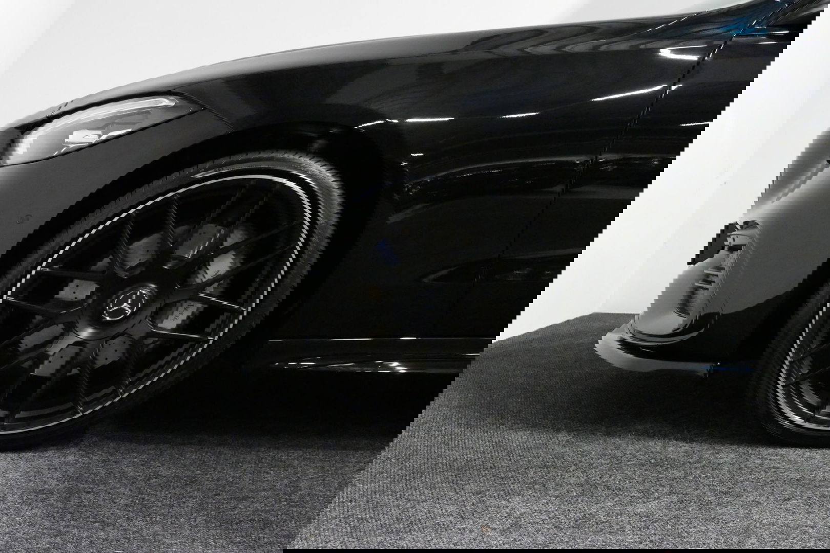 Mercedes-Benz C-Klasse 300 e AMG Line / C63s AMG Diffuser / Panamericana Grill / Panoramadak / Elektr. verstelbare voorstoelen + memory / Head-up Display / Ambienteverlichting Premium / Stoelverwarming / Apple Carplay - Android Auto / Rondomzichtcamera / 20'' LMV / LED High Per