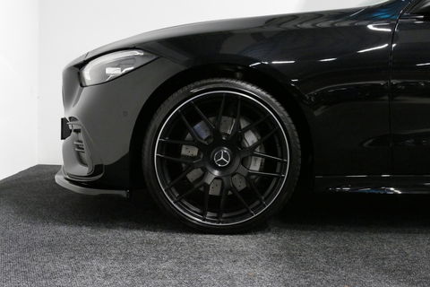 Mercedes-Benz C-Klasse 300 e AMG Line / C63s AMG Diffuser / Panamericana Grill / Panoramadak / Elektr. verstelbare voorstoelen + memory / Head-up Display / Ambienteverlichting Premium / Stoelverwarming / Apple Carplay - Android Auto / Rondomzichtcamera / 20'' LMV / LED High Per
