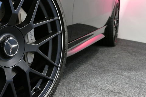 Mercedes-Benz C-Klasse 300 e AMG Line / C63s AMG Diffuser / Panamericana Grill / Panoramadak / Elektr. verstelbare voorstoelen + memory / Head-up Display / Ambienteverlichting Premium / Stoelverwarming / Apple Carplay - Android Auto / Rondomzichtcamera / 20'' LMV / LED High Per