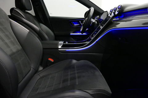 Mercedes-Benz C-Klasse 300 e AMG Line / C63s AMG Diffuser / Panamericana Grill / Panoramadak / Elektr. verstelbare voorstoelen + memory / Head-up Display / Ambienteverlichting Premium / Stoelverwarming / Apple Carplay - Android Auto / Rondomzichtcamera / 20'' LMV / LED High Per