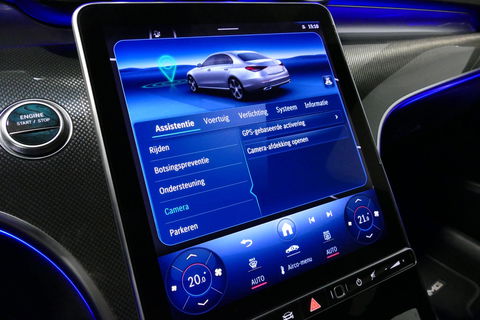 Mercedes-Benz C-Klasse 300 e AMG Line / C63s AMG Diffuser / Panamericana Grill / Panoramadak / Elektr. verstelbare voorstoelen + memory / Head-up Display / Ambienteverlichting Premium / Stoelverwarming / Apple Carplay - Android Auto / Rondomzichtcamera / 20'' LMV / LED High Per