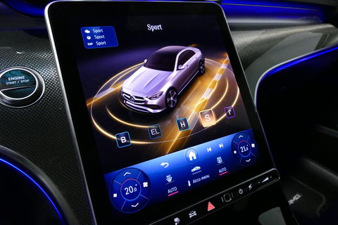Mercedes-Benz C-Klasse 300 e AMG Line / C63s AMG Diffuser / Panamericana Grill / Panoramadak / Elektr. verstelbare voorstoelen + memory / Head-up Display / Ambienteverlichting Premium / Stoelverwarming / Apple Carplay - Android Auto / Rondomzichtcamera / 20'' LMV / LED High Per