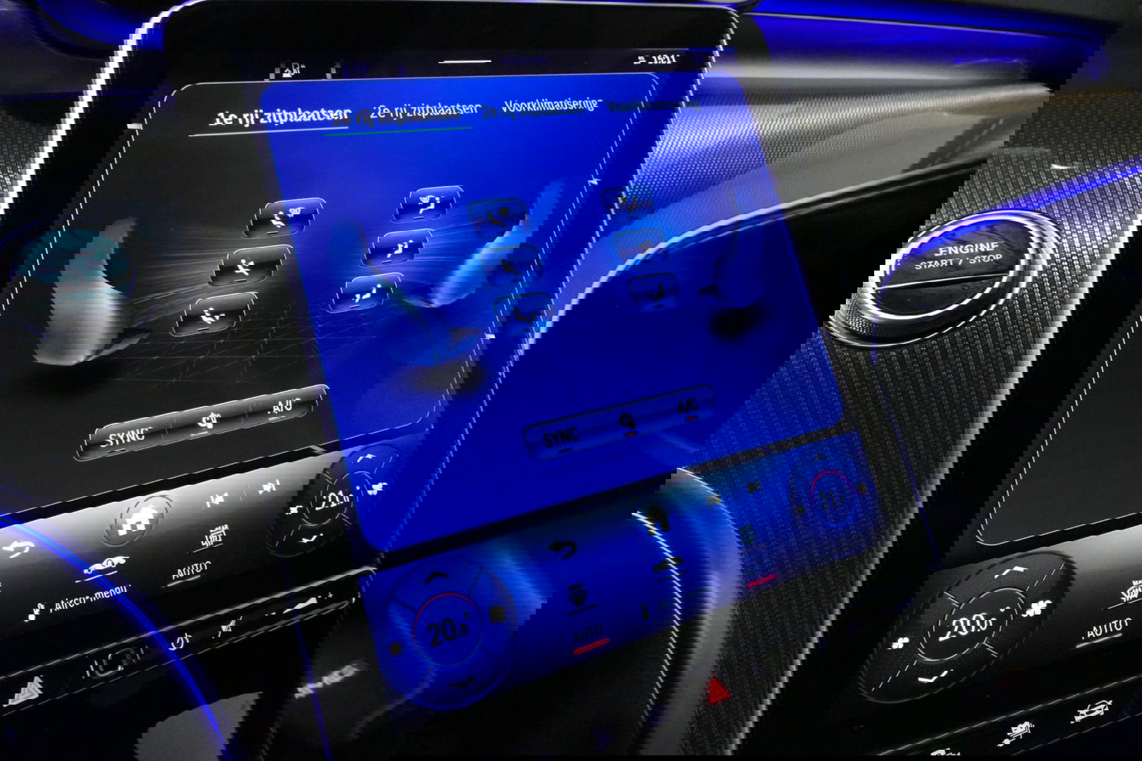 Mercedes-Benz C-Klasse 300 e AMG Line / C63s AMG Diffuser / Panamericana Grill / Panoramadak / Elektr. verstelbare voorstoelen + memory / Head-up Display / Ambienteverlichting Premium / Stoelverwarming / Apple Carplay - Android Auto / Rondomzichtcamera / 20'' LMV / LED High Per