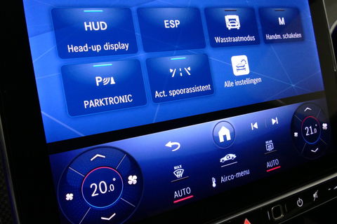 Mercedes-Benz C-Klasse 300 e AMG Line / C63s AMG Diffuser / Panamericana Grill / Panoramadak / Elektr. verstelbare voorstoelen + memory / Head-up Display / Ambienteverlichting Premium / Stoelverwarming / Apple Carplay - Android Auto / Rondomzichtcamera / 20'' LMV / LED High Per