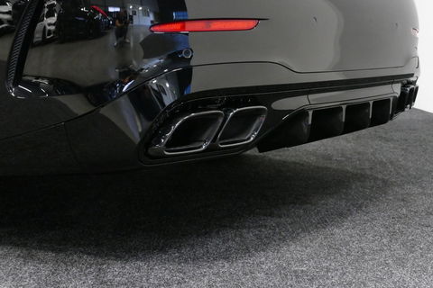 Mercedes-Benz C-Klasse 300 e AMG Line / C63s AMG Diffuser / Panamericana Grill / Panoramadak / Elektr. verstelbare voorstoelen + memory / Head-up Display / Ambienteverlichting Premium / Stoelverwarming / Apple Carplay - Android Auto / Rondomzichtcamera / 20'' LMV / LED High Per