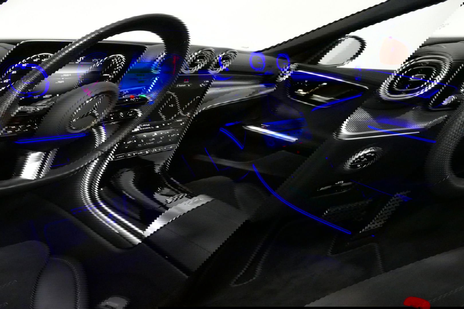 Mercedes-Benz C-Klasse 300 e AMG Line / C63s AMG Diffuser / Panamericana Grill / Panoramadak / Elektr. verstelbare voorstoelen + memory / Head-up Display / Ambienteverlichting Premium / Stoelverwarming / Apple Carplay - Android Auto / Rondomzichtcamera / 20'' LMV / LED High Per