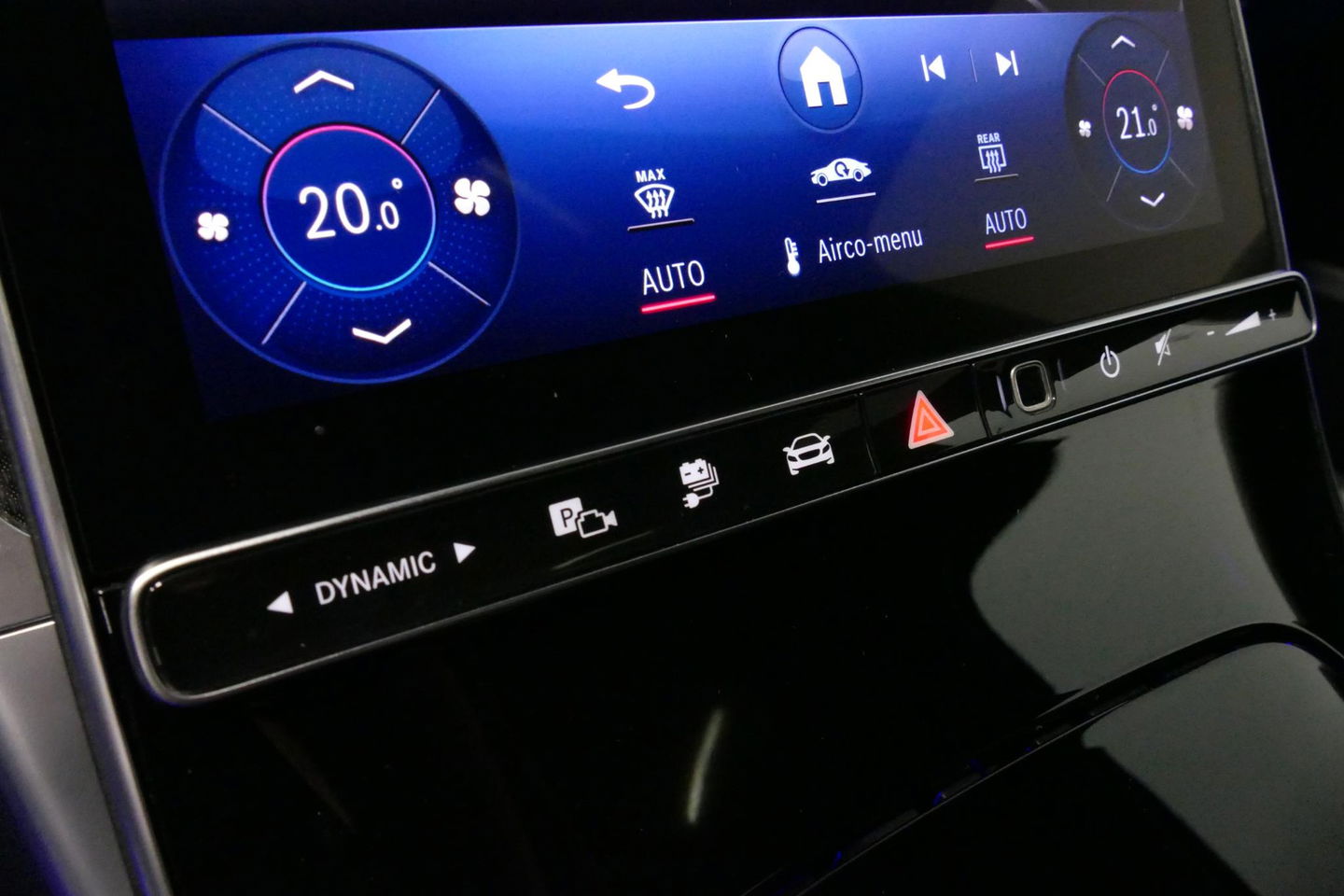 Mercedes-Benz C-Klasse 300 e AMG Line / C63s AMG Diffuser / Panamericana Grill / Panoramadak / Elektr. verstelbare voorstoelen + memory / Head-up Display / Ambienteverlichting Premium / Stoelverwarming / Apple Carplay - Android Auto / Rondomzichtcamera / 20'' LMV / LED High Per