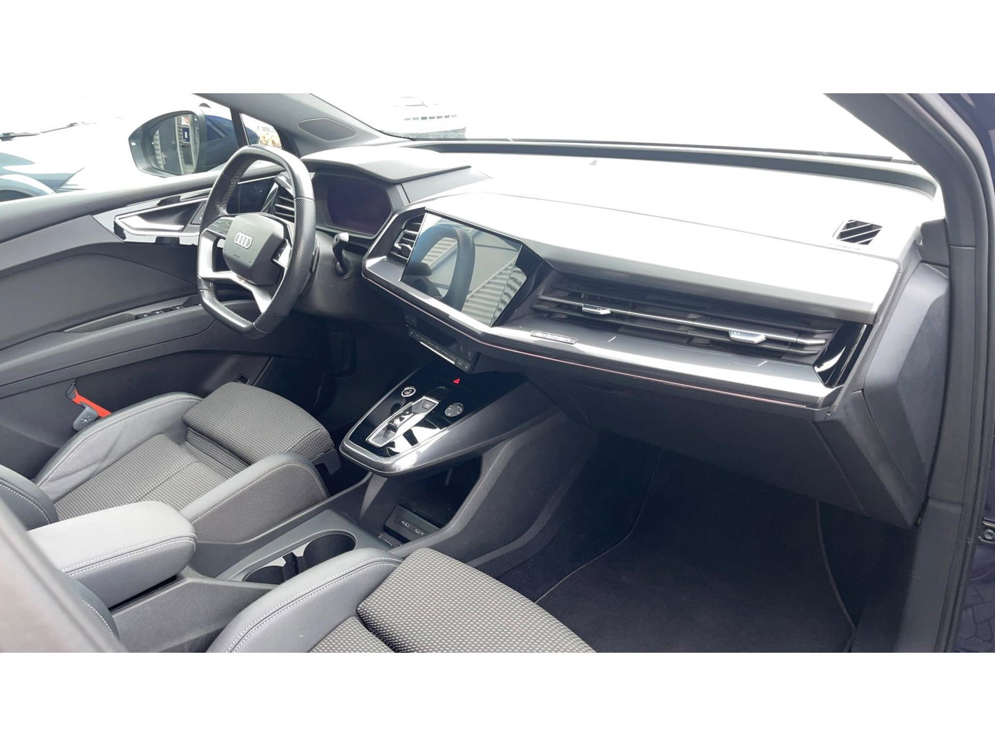 Audi Q4 e-tron 40 Launch edition S Competition 77 kWh 2X S-LINE PANO l MATRIX l CAMERA l ADAPT.CRUISE l ORG.NL l DEALER OND