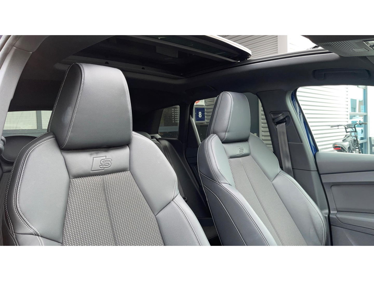 Audi Q4 e-tron 40 Launch edition S Competition 77 kWh 2X S-LINE PANO l MATRIX l CAMERA l ADAPT.CRUISE l ORG.NL l DEALER OND