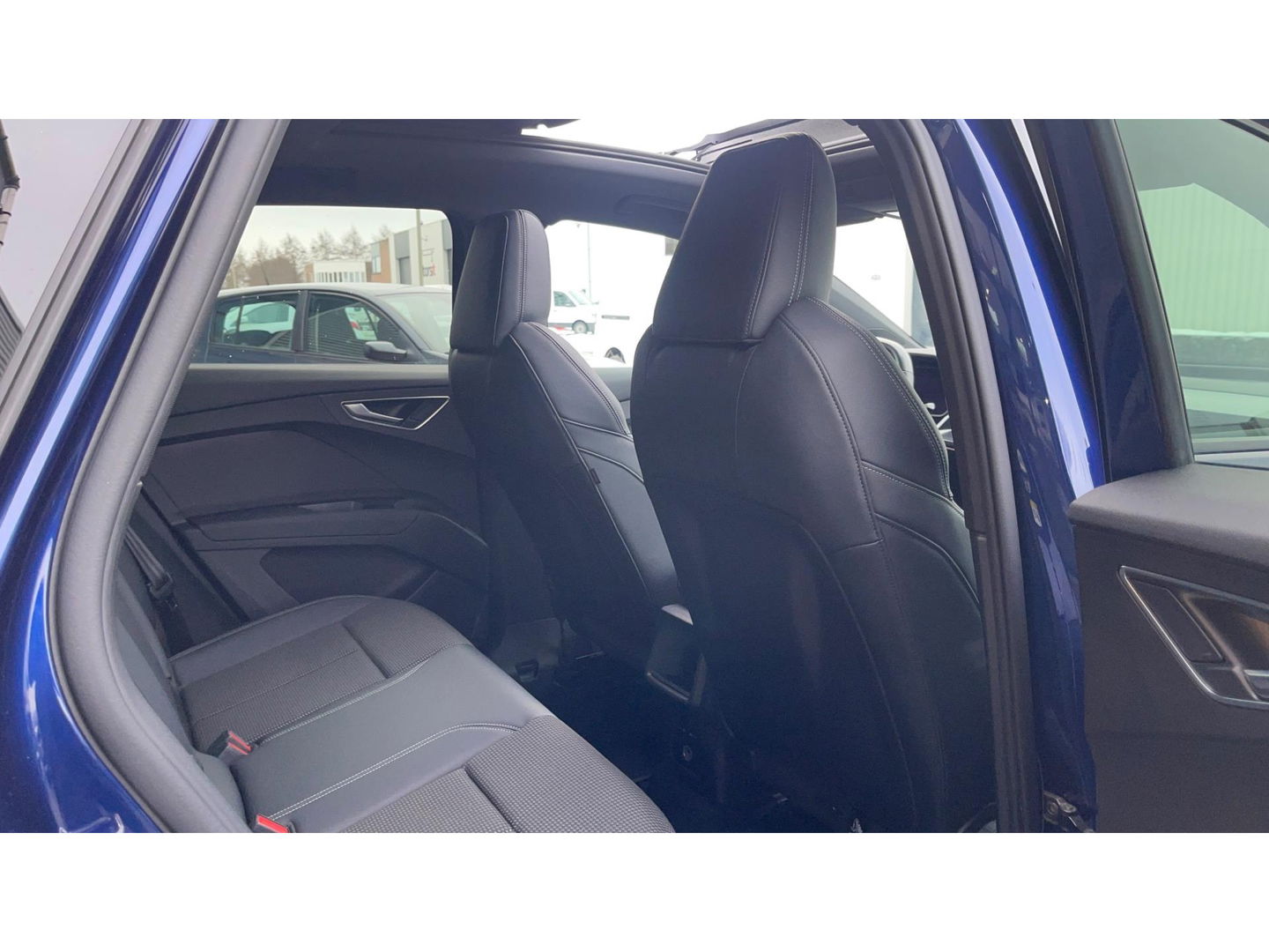 Audi Q4 e-tron 40 Launch edition S Competition 77 kWh 2X S-LINE PANO l MATRIX l CAMERA l ADAPT.CRUISE l ORG.NL l DEALER OND