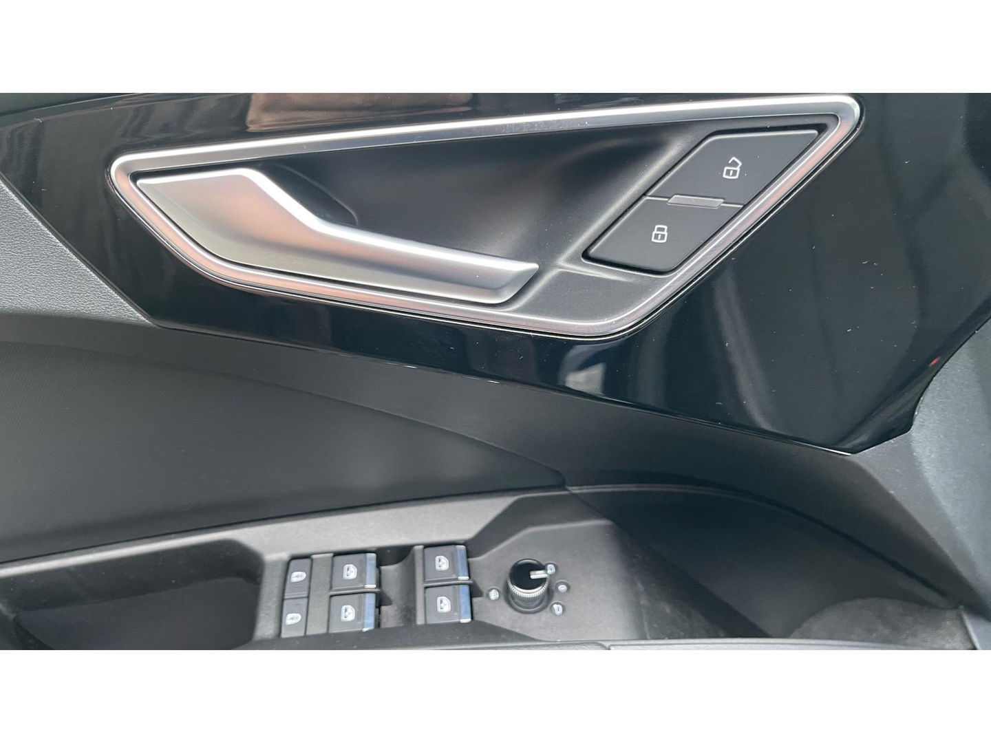 Audi Q4 e-tron 40 Launch edition S Competition 77 kWh 2X S-LINE PANO l MATRIX l CAMERA l ADAPT.CRUISE l ORG.NL l DEALER OND