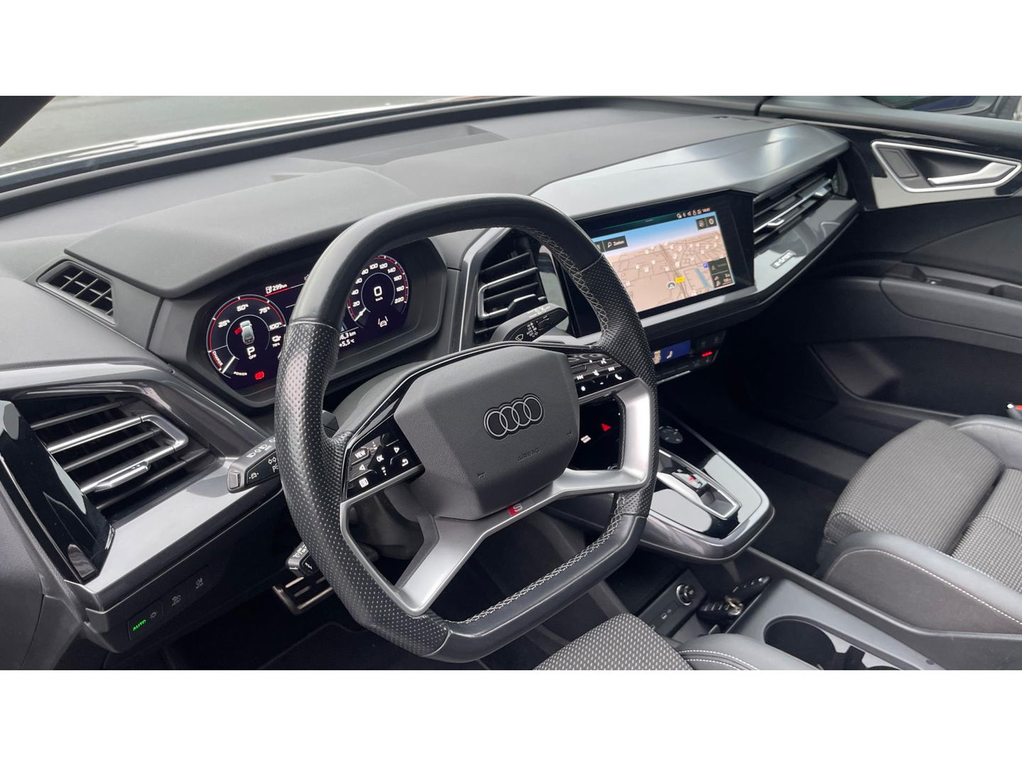 Audi Q4 e-tron 40 Launch edition S Competition 77 kWh 2X S-LINE PANO l MATRIX l CAMERA l ADAPT.CRUISE l ORG.NL l DEALER OND