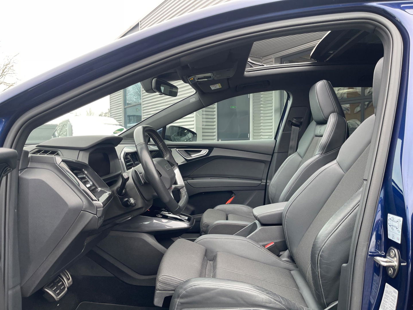 Audi Q4 e-tron 40 Launch edition S Competition 77 kWh 2X S-LINE PANO l MATRIX l CAMERA l ADAPT.CRUISE l ORG.NL l DEALER OND