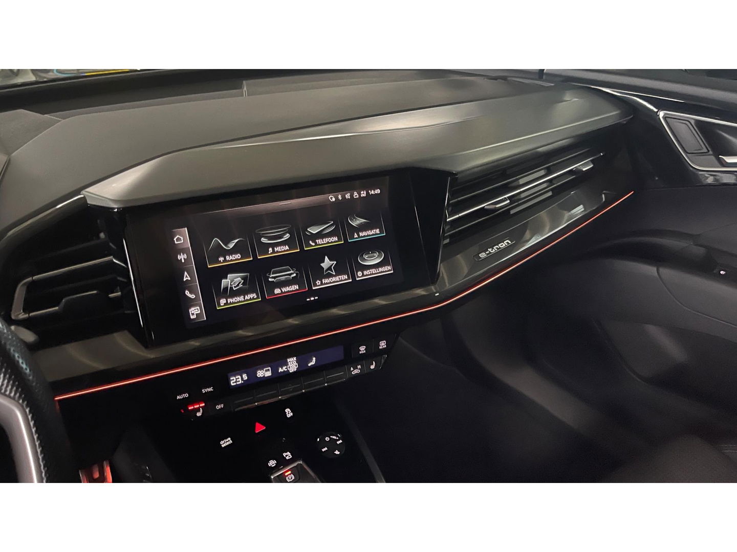 Audi Q4 e-tron 40 Launch edition S Competition 77 kWh 2X S-LINE PANO l MATRIX l CAMERA l ADAPT.CRUISE l ORG.NL l DEALER OND