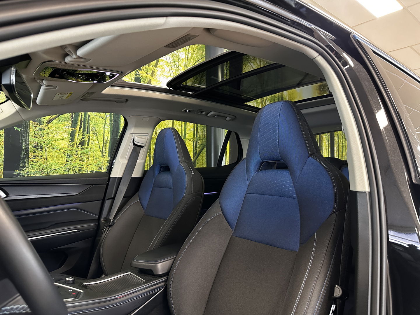 Lynk & Co 01 1.5 | Nieuw! | Trekhaak | Panoramadak | 360° Camera  | Adaptive Cruise Control | Keyless | Elektrische Bestuurdersstoel + Geheugen | Parkeersensoren | Apple Carplay | Android Auto | Infinity Audi