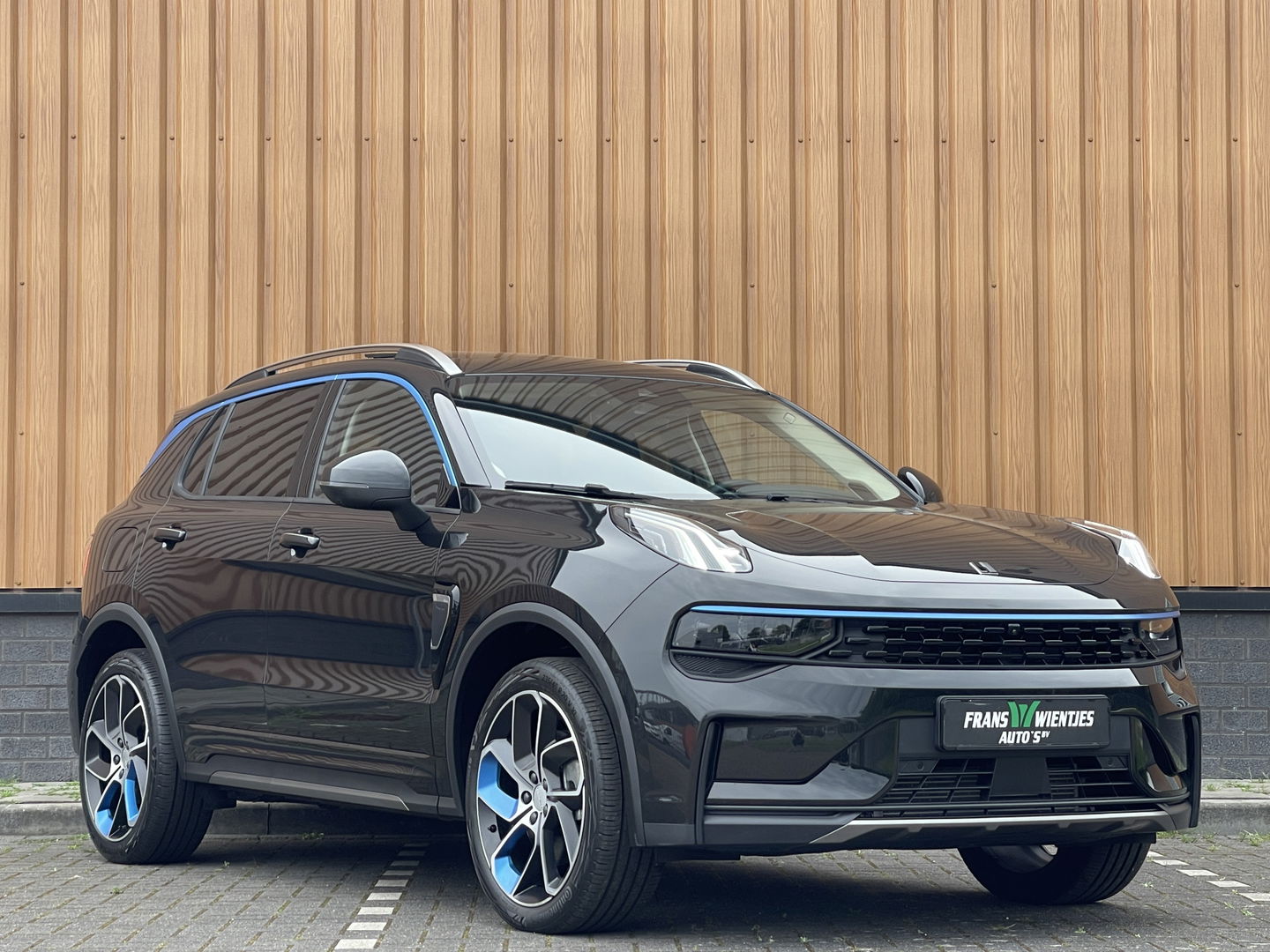 Lynk & Co 01 1.5 | Nieuw! | Panoramadak | 360° Camera  | Adaptive Cruise Control | Keyless | Elektrische Bestuurdersstoel + Geheugen | Parkeersensoren | Apple Carplay | Android Auto | Infinity Audiosysteem