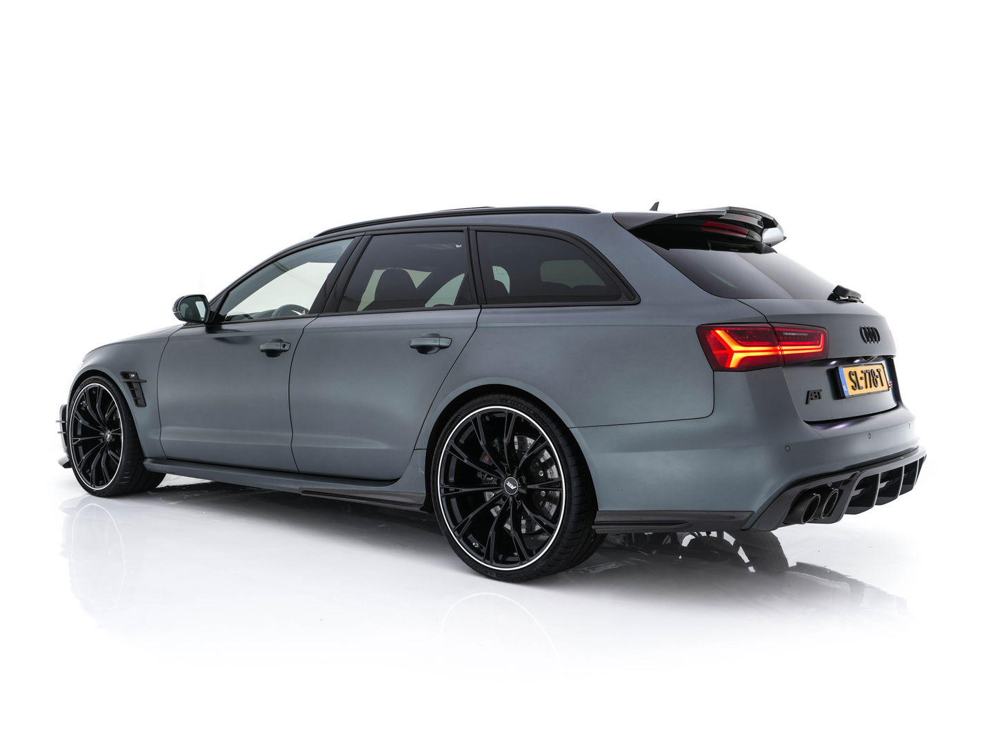 Audi RS6 4.0 TFSI RS6+ ABT ( 1of 50 produced world wide ) Aut. *Only-1-OWNER | CERAMIC-BRAKES | PANO | HEAD-UP | RS-SEATS | LUXURY-LEATHER | MATRIX-LED | ADAPTIVE-CRUISE | BLIND-SPOT | BOSE-SOUND | MEMORY-PACK | TOP-VIEW | KEYLESS | NAVI-FULLMAP | .