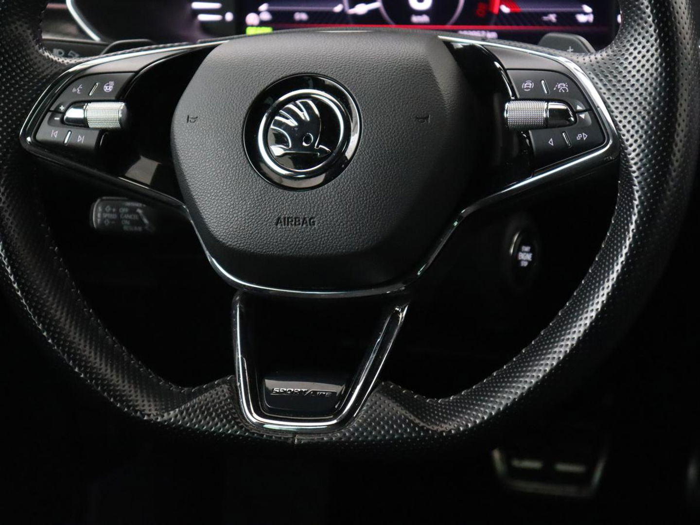 Škoda Superb 1.4 TSI iV Sportline | Stoelverwarming | Alcantara | Adaptive cruise | Camera | Carplay | Matrix LED | Stuurverwarming | Virtual Cockpit | Navigatie | Parkeerhulp | Sportstoelen | Sfeerverlichting | PHEV | Plug In