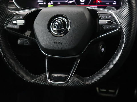 Škoda Superb 1.4 TSI iV Sportline | Stoelverwarming | Alcantara | Adaptive cruise | Camera | Carplay | Matrix LED | Stuurverwarming | Virtual Cockpit | Navigatie | Parkeerhulp | Sportstoelen | Sfeerverlichting | PHEV | Plug In