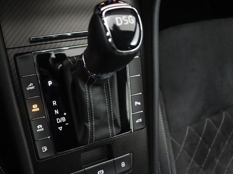 Škoda Superb 1.4 TSI iV Sportline | Stoelverwarming | Alcantara | Adaptive cruise | Camera | Carplay | Matrix LED | Stuurverwarming | Virtual Cockpit | Navigatie | Parkeerhulp | Sportstoelen | Sfeerverlichting | PHEV | Plug In