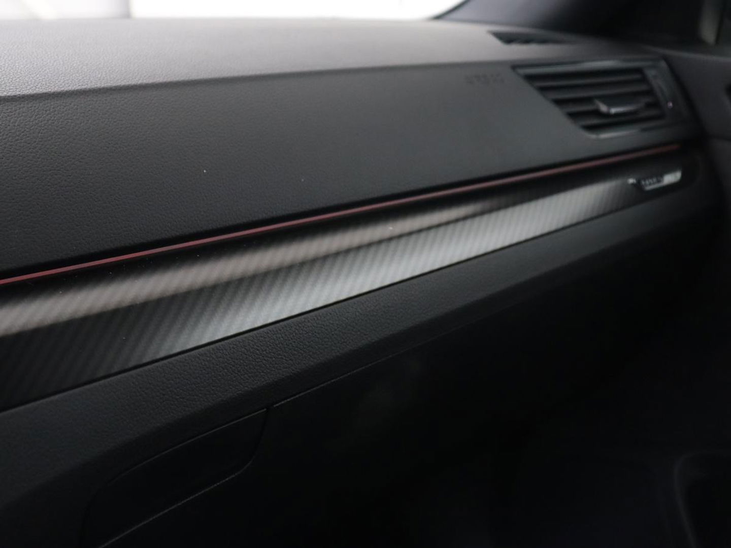 Škoda Superb 1.4 TSI iV Sportline | Stoelverwarming | Alcantara | Adaptive cruise | Camera | Carplay | Matrix LED | Stuurverwarming | Virtual Cockpit | Navigatie | Parkeerhulp | Sportstoelen | Sfeerverlichting | PHEV | Plug In