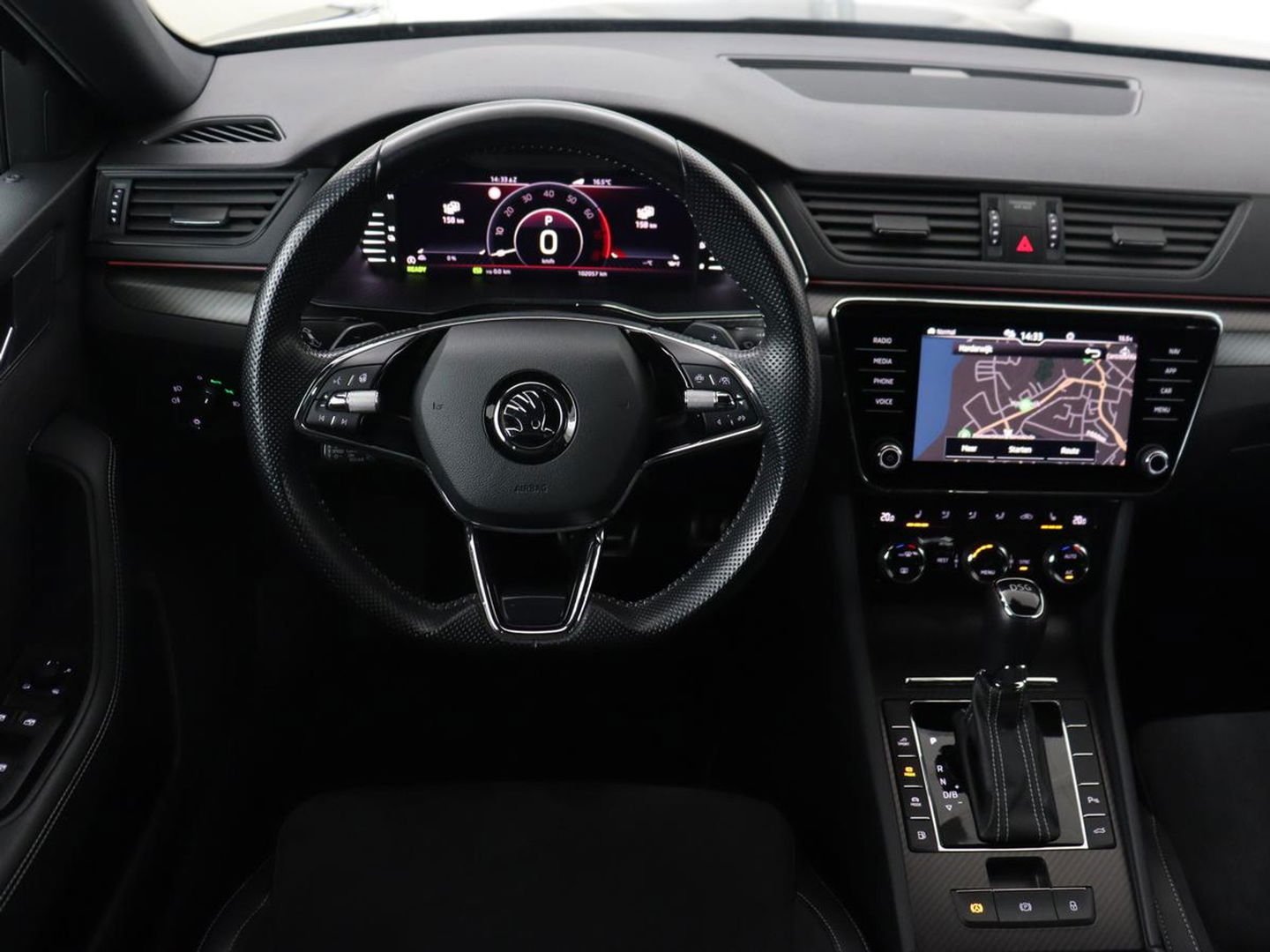 Škoda Superb 1.4 TSI iV Sportline | Stoelverwarming | Alcantara | Adaptive cruise | Camera | Carplay | Matrix LED | Stuurverwarming | Virtual Cockpit | Navigatie | Parkeerhulp | Sportstoelen | Sfeerverlichting | PHEV | Plug In