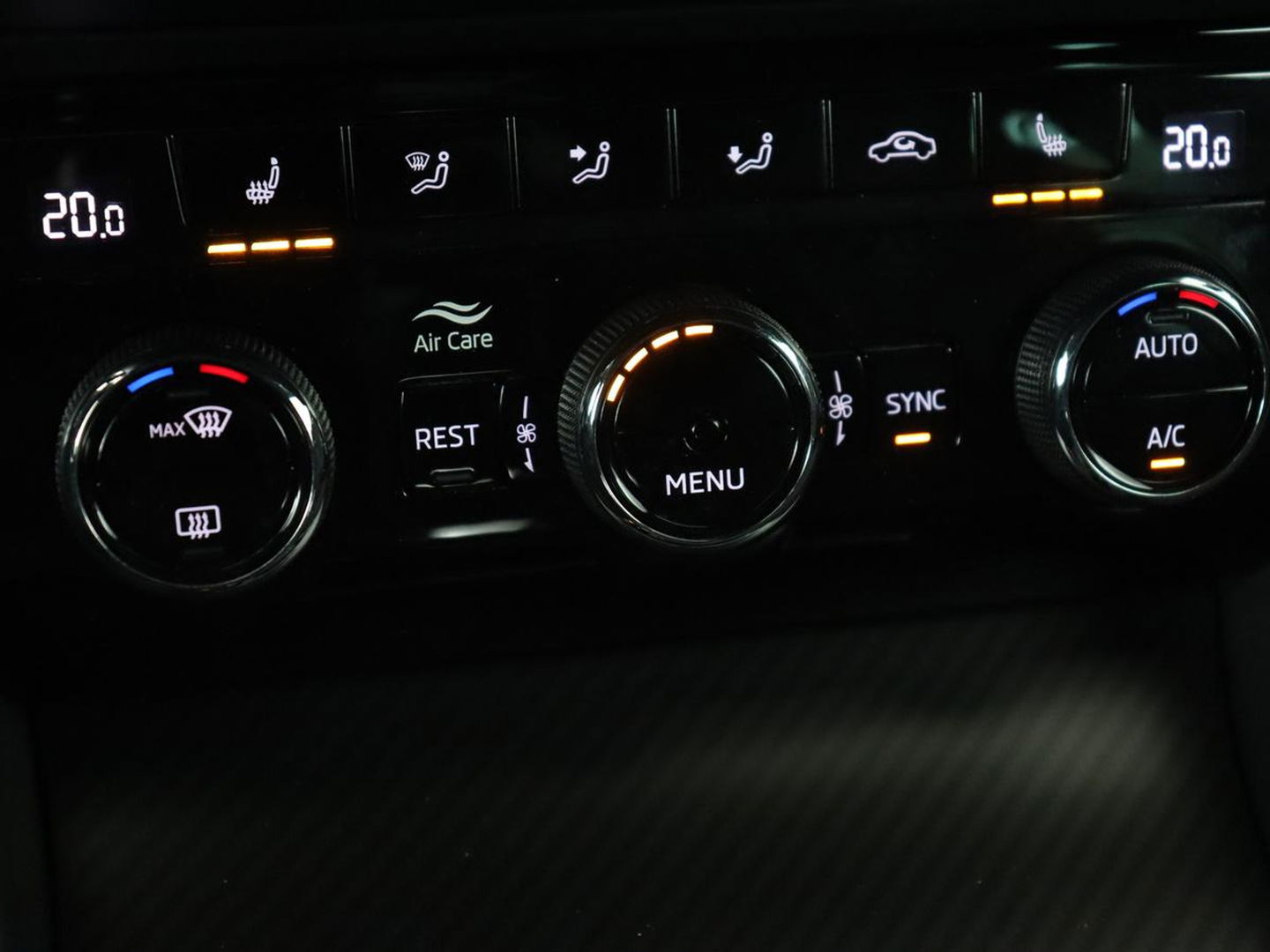 Škoda Superb 1.4 TSI iV Sportline | Stoelverwarming | Alcantara | Adaptive cruise | Camera | Carplay | Matrix LED | Stuurverwarming | Virtual Cockpit | Navigatie | Parkeerhulp | Sportstoelen | Sfeerverlichting | PHEV | Plug In