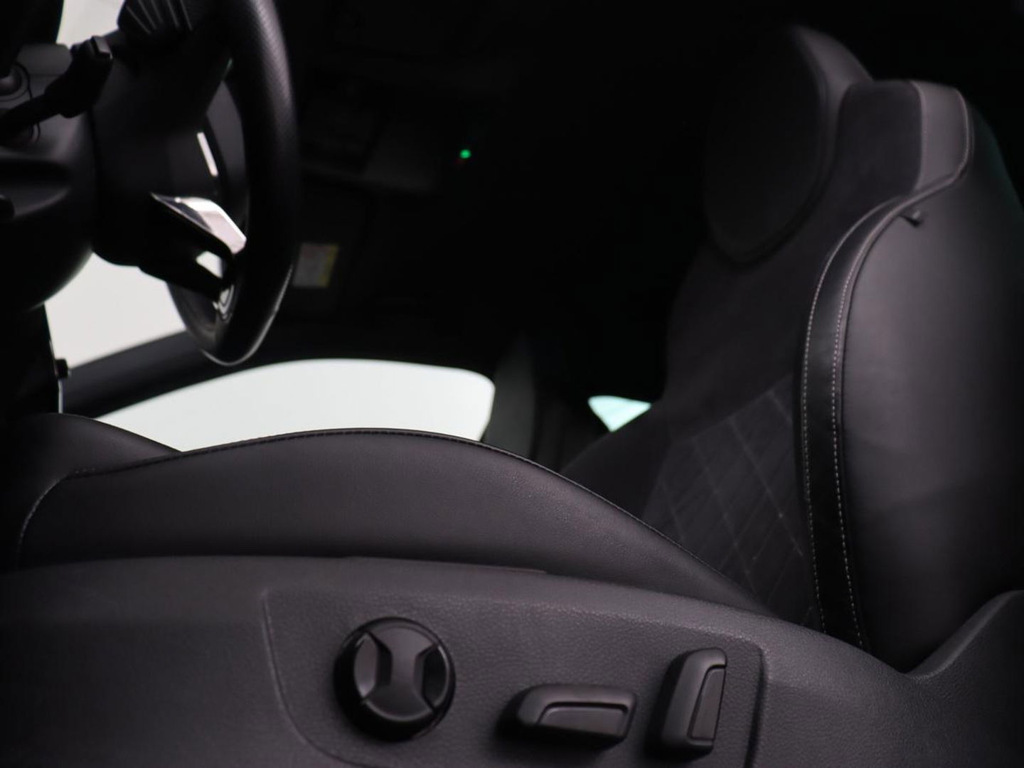 Škoda Superb 1.4 TSI iV Sportline | Stoelverwarming | Alcantara | Adaptive cruise | Camera | Carplay | Matrix LED | Stuurverwarming | Virtual Cockpit | Navigatie | Parkeerhulp | Sportstoelen | Sfeerverlichting | PHEV | Plug In