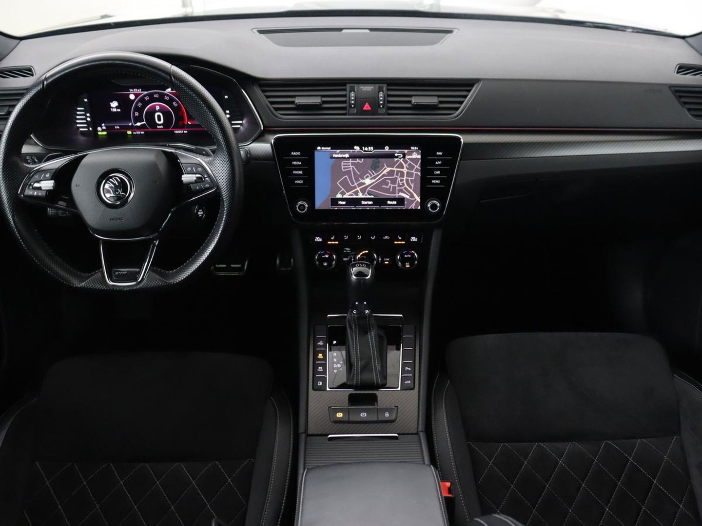 Škoda Superb 1.4 TSI iV Sportline | Stoelverwarming | Alcantara | Adaptive cruise | Camera | Carplay | Matrix LED | Stuurverwarming | Virtual Cockpit | Navigatie | Parkeerhulp | Sportstoelen | Sfeerverlichting | PHEV | Plug In