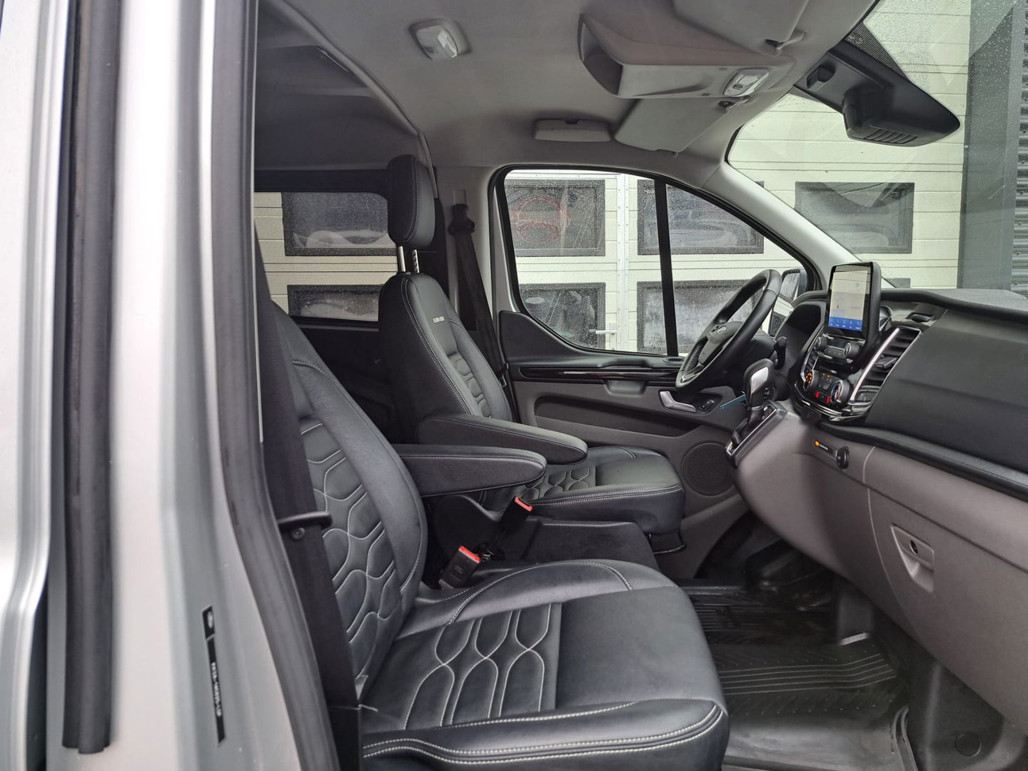 Ford Transit Custom 320 2.0 TDCI 130 pk Automaat - L2 DC - Platinum