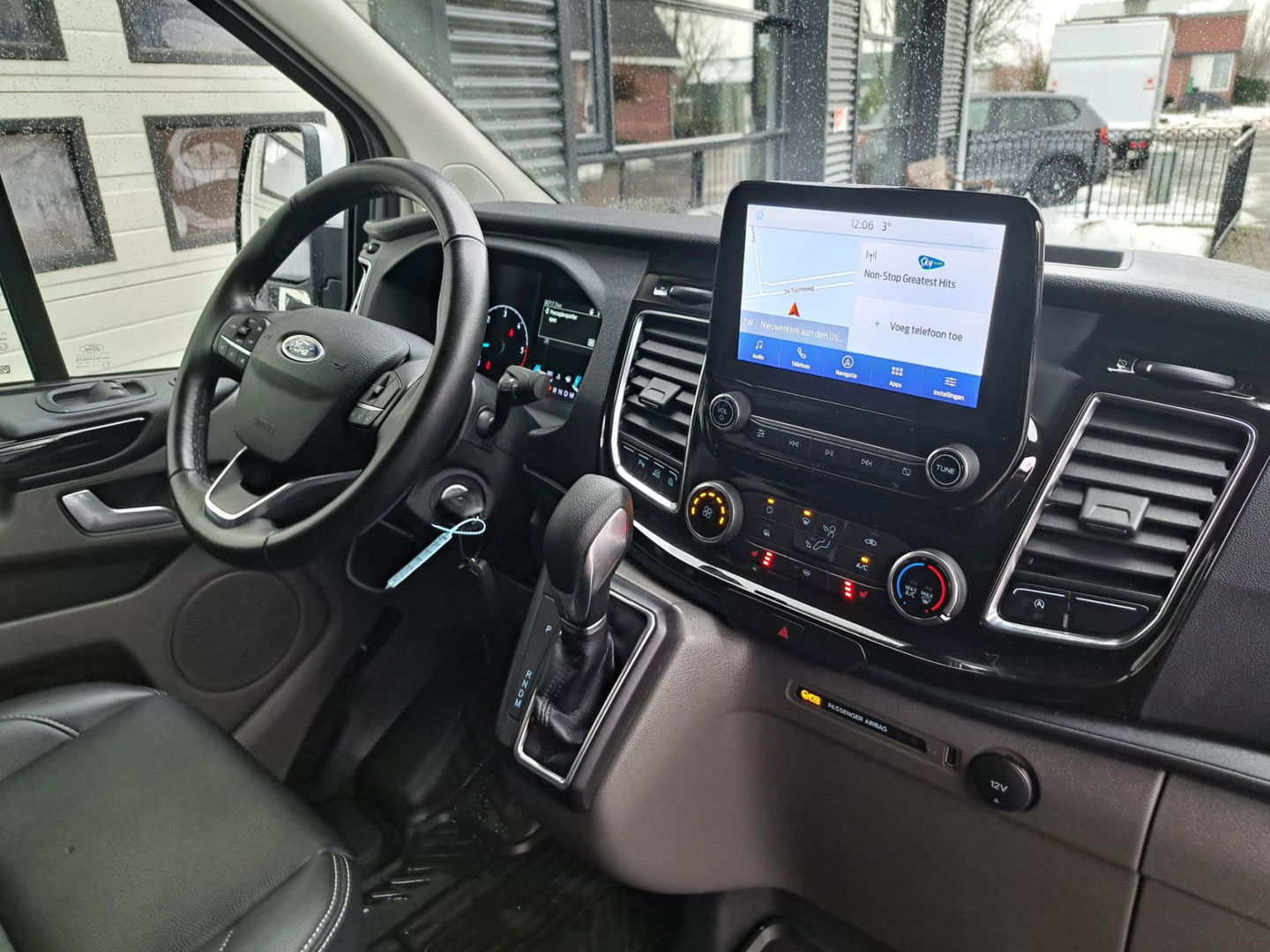 Ford Transit Custom 320 2.0 TDCI 130 pk Automaat - L2 DC - Platinum