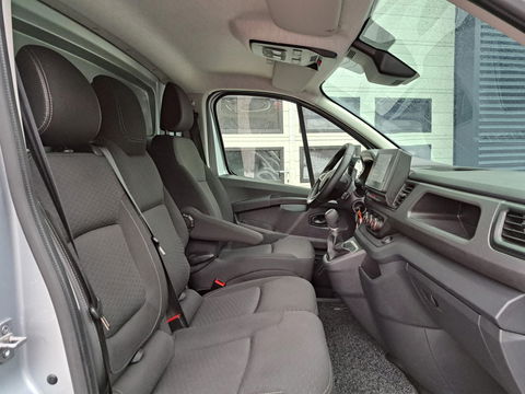 Renault Trafic T30 2.0 dCi Automaat 150 pk Euro 6 Lang L2 - Apple Carplay - LED