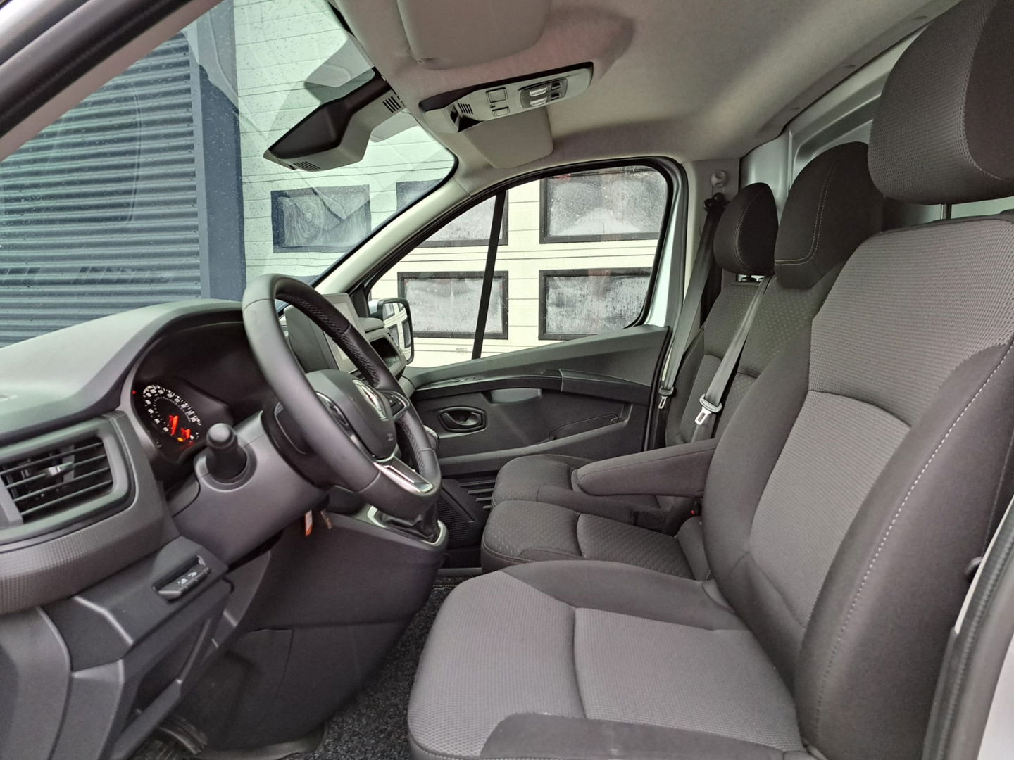 Renault Trafic T30 2.0 dCi Automaat 150 pk Euro 6 Lang L2 - Apple Carplay - LED