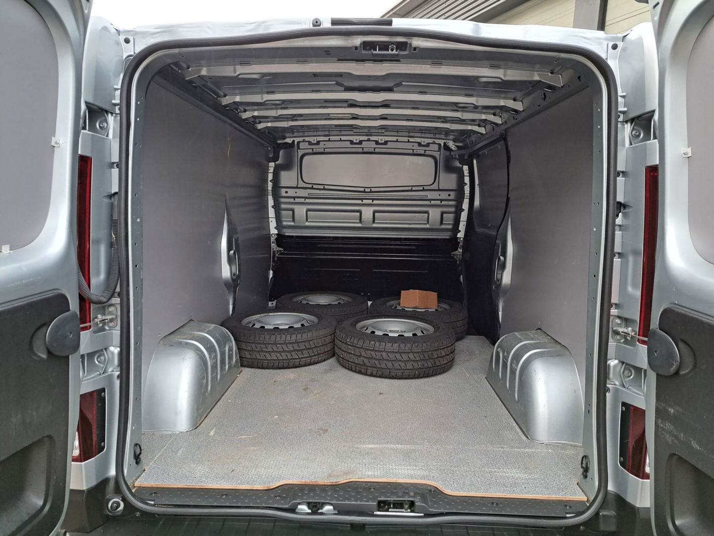 Renault Trafic T30 2.0 dCi Automaat 150 pk Euro 6 Lang L2 - Apple Carplay - LED