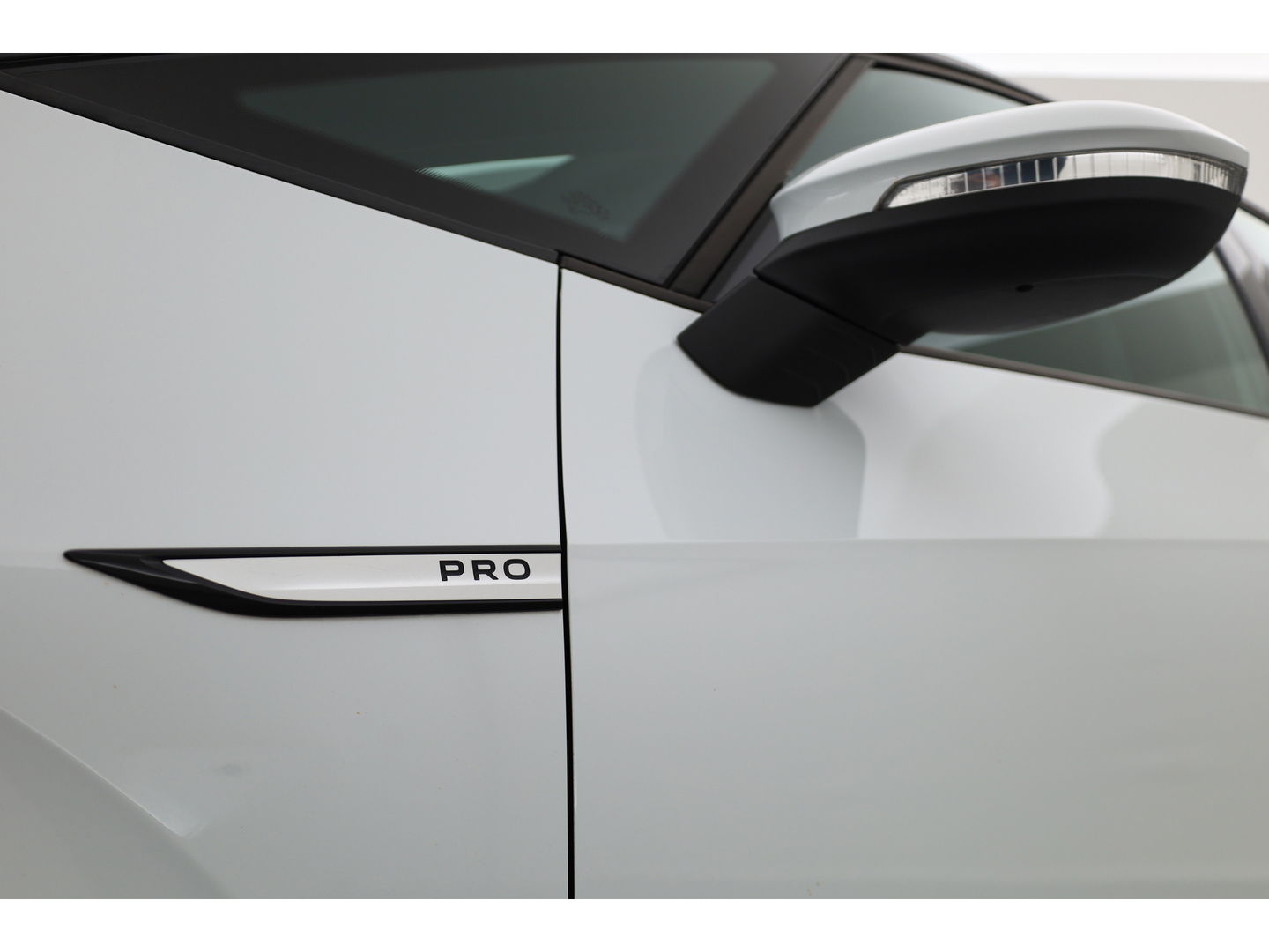 Volkswagen ID.3 Pro 58 kWh | Adapt. Cruise | Stoel- Stuurverwarming | Apple CarPlay | PDC V+A | Navi