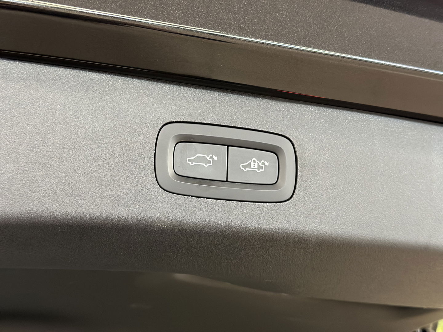 Lynk & Co 01 1.5 | Nieuw! | Trekhaak | Panoramadak | 360° graden camera | Adaptive Cruise Control | Keyless | Elektrische Bestuurdersstoel + Geheugen | Parkeersensoren | Apple Carplay | Android Auto | Infinit