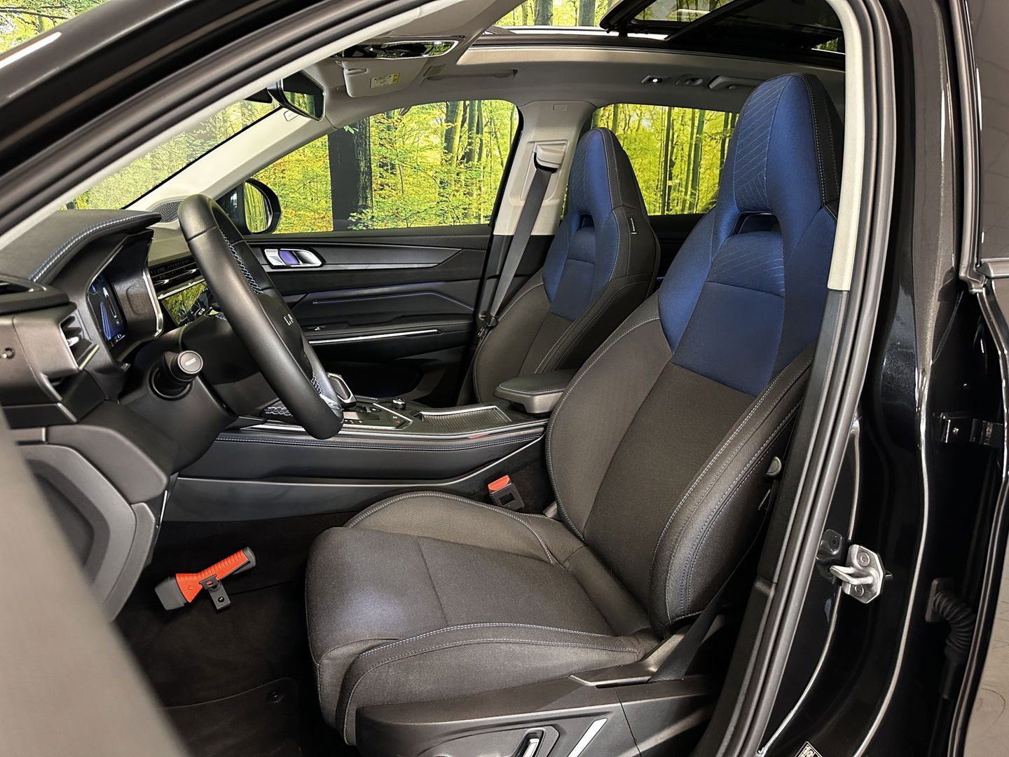 Lynk & Co 01 1.5 | Nieuw! | Trekhaak | Panoramadak | 360° graden camera | Adaptive Cruise Control | Keyless | Elektrische Bestuurdersstoel + Geheugen | Parkeersensoren | Apple Carplay | Android Auto | Infinit