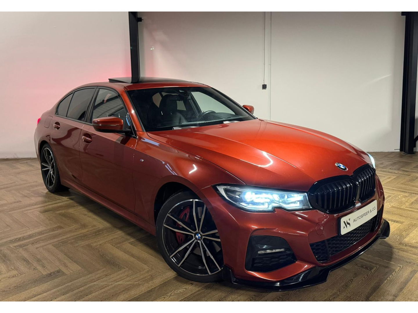 BMW 3-serie 320i High Executive Edition PANO KEYLESS