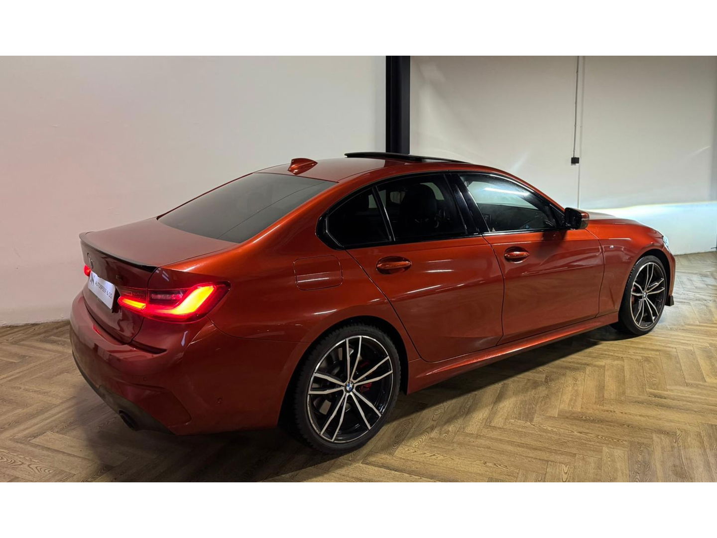 BMW 3-serie 320i High Executive Edition PANO KEYLESS