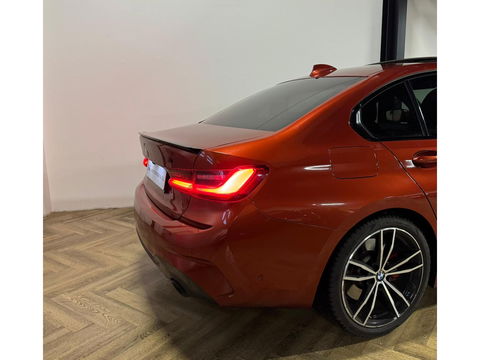 BMW 3-serie 320i High Executive Edition PANO KEYLESS