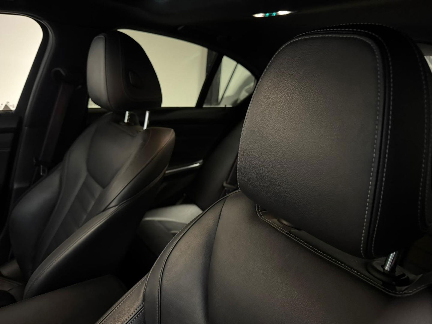 BMW 3-serie 320i High Executive Edition PANO KEYLESS