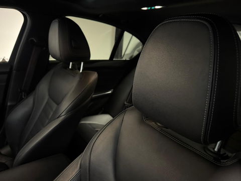 BMW 3-serie 320i High Executive Edition PANO KEYLESS